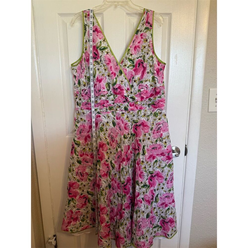 Dressbarn Woman Plus Size 18 Floral V-Neck Sleeveless Knee Dress - Picture 3 of 8